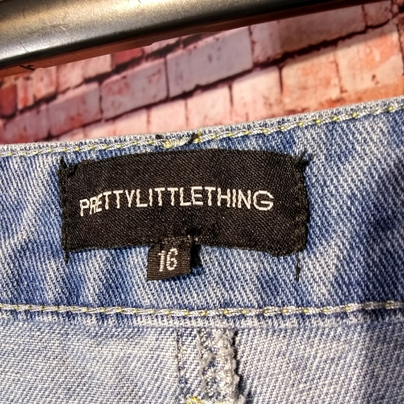 Pretty Little Thing Sz 12 High Rise Bum Rip Jeans - Picture 12 of 13